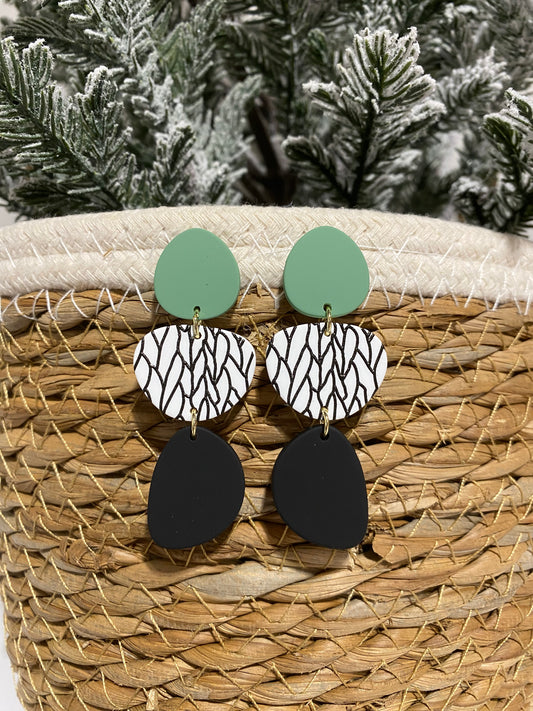 Leaf pattern drop earrings