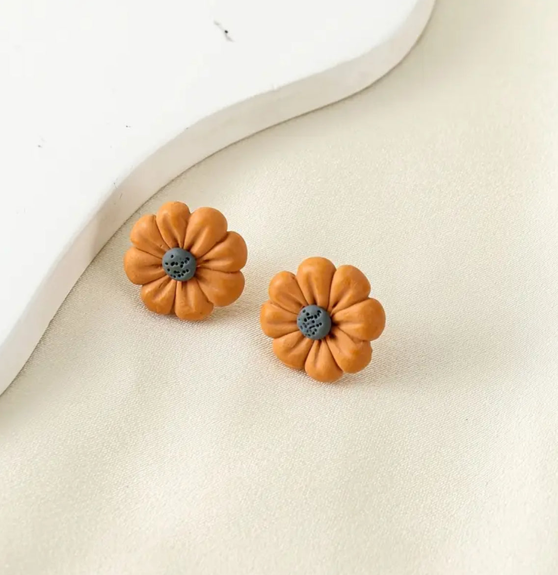 Chestnut flower stud earrings